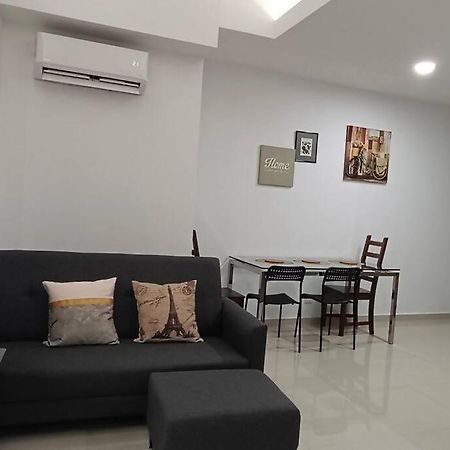 Klcc Newly Renovated Apartment Kuala Lumpur Exterior photo